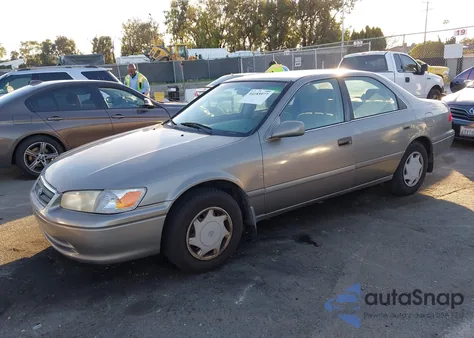 2000 Toyota Camry Ce z USA, uszkodzony, nr VIN 4T1BG22K1YU633590
